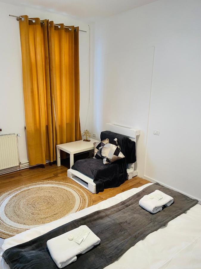 Appartement Londof Housing City Center Braşov Extérieur photo