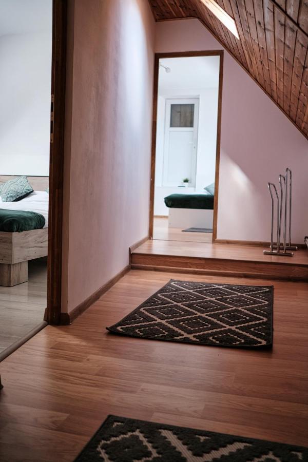Appartement Londof Housing City Center Braşov Extérieur photo